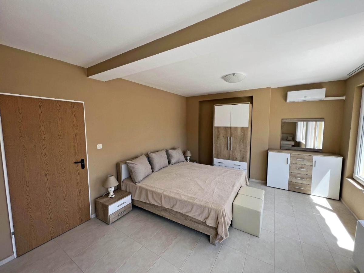 Valemar Apartments Pomorie Exterior photo